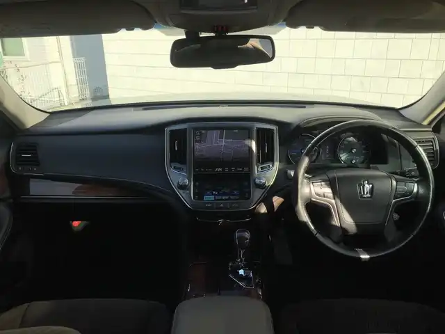 トヨタ クラウン ハイブリッド ロイヤルサルーン 栃木県 2014(平26)年 13万km ブラック (株)IDOMが運営する【じしゃロン小山店】の自社ローン対象車両になります。こちらは現金ご利用時の価格です。/自社ローンご希望の方は別途その旨お申付け下さい。//禁煙車/純正フルセグナビ/（CD/DVD/AM/FMラジオ）/(Bluetooth)/スマートキー/プッシュスタート/バックカメラ/ＥＴＣ/クルーズコントロール/ステアリングリモコン/電動格納ドアミラー/パワーウインドウ/オートライト/自動防眩ミラー