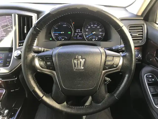 トヨタ クラウン ハイブリッド ロイヤルサルーン 栃木県 2014(平26)年 13万km ブラック (株)IDOMが運営する【じしゃロン小山店】の自社ローン対象車両になります。こちらは現金ご利用時の価格です。/自社ローンご希望の方は別途その旨お申付け下さい。//禁煙車/純正フルセグナビ/（CD/DVD/AM/FMラジオ）/(Bluetooth)/スマートキー/プッシュスタート/バックカメラ/ＥＴＣ/クルーズコントロール/ステアリングリモコン/電動格納ドアミラー/パワーウインドウ/オートライト/自動防眩ミラー