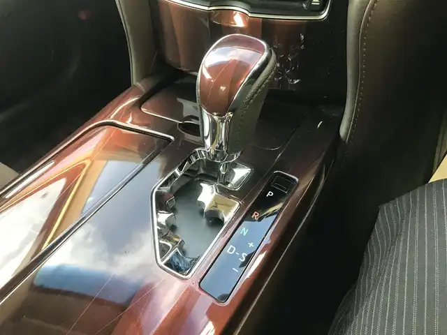 トヨタ クラウン ハイブリッド ロイヤルサルーン 栃木県 2014(平26)年 13万km ブラック (株)IDOMが運営する【じしゃロン小山店】の自社ローン対象車両になります。こちらは現金ご利用時の価格です。/自社ローンご希望の方は別途その旨お申付け下さい。//禁煙車/純正フルセグナビ/（CD/DVD/AM/FMラジオ）/(Bluetooth)/スマートキー/プッシュスタート/バックカメラ/ＥＴＣ/クルーズコントロール/ステアリングリモコン/電動格納ドアミラー/パワーウインドウ/オートライト/自動防眩ミラー