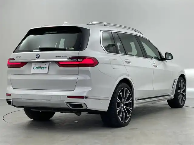 ＢＭＷ Ｘ７ xDrive35d デザインピュアエクセレンス 埼玉県 2020(令2)年 2.3万km ミネラルホワイト 純正ナビ　アラウンドビューモニター　スカイラウンジパノラマガラスルーフ　ハーマンカードンサウンド　２２インチＹスポークアルミホイール　二列目コンフォートシート　茶革シート　エアシート　ワイヤレス充電 ヘッドアップディスプレイ BSM エアサス F/Rパークディスタンスコントロール アルミニウムランニングボード ピアノフィニッシュブラックインテリアトリム 5ゾーンエアコン