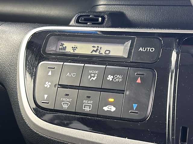 ホンダ Ｎ ＢＯＸ カスタム G ターボSSパッケージ 岐阜県 2015(平27)年 7.9万km スマートブラック 純正ナビ（VXM-155VSi）/CD/DVD/BT/SD/AM/FM/バックカメラ/両側パワースライドドア/衝突軽減ブレーキ（CTBA）/ドアバイザー/純正15インチアルミホイール/フロアマット/純正ドライブレコーダー/横滑り防止