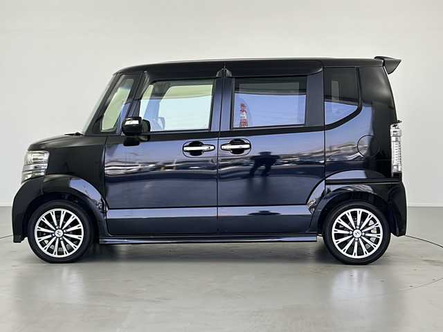 ホンダ Ｎ ＢＯＸ カスタム G ターボSSパッケージ 神奈川県 2015(平27)年 7.9万km スマートブラック (株)IDOMが運営する【じしゃロン秦野店】の自社ローン専用車両になります。こちらは現金またはオートローンご利用時の価格です。自社ローンご希望の方は別途その旨お申付け下さい/純正ナビ（VXM-155VSi）/CD/DVD/BT/SD/AM/FM/バックカメラ/両側パワースライドドア/衝突軽減ブレーキ（CTBA）/ドアバイザー/純正15インチアルミホイール/フロアマット/純正ドライブレコーダー/横滑り防止