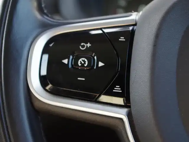 ボルボ ＸＣ６０ D4 AWD インスクリプション 埼玉県 2018(平30)年 5.8万km クリスタルホワイトP 1オーナー /ブラウンレザーシート /アダプティブクルーズコントロール /パノラミックスライディングルーフ /harman/kardon /ヘッドアップディスプレイ /CarPlay /ブラインドスポットモニター /全周囲カメラ /ETC /ドラレコ/全席シートヒーター/前席ベンチレーション/ステアリングヒーター/シートポジションメモリー機能