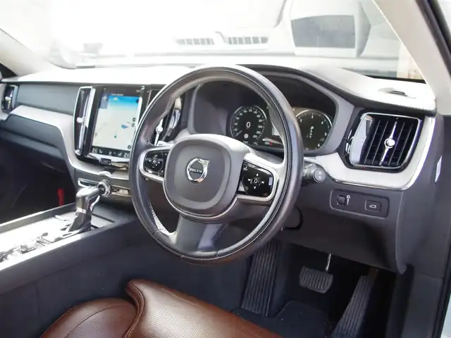 ボルボ ＸＣ６０ D4 AWD インスクリプション 埼玉県 2018(平30)年 5.8万km クリスタルホワイトP 1オーナー /ブラウンレザーシート /アダプティブクルーズコントロール /パノラミックスライディングルーフ /harman/kardon /ヘッドアップディスプレイ /CarPlay /ブラインドスポットモニター /全周囲カメラ /ETC /ドラレコ/全席シートヒーター/前席ベンチレーション/ステアリングヒーター/シートポジションメモリー機能