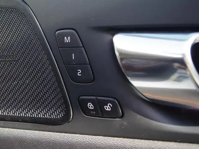 ボルボ ＸＣ６０ D4 AWD インスクリプション 埼玉県 2018(平30)年 5.8万km クリスタルホワイトP 1オーナー /ブラウンレザーシート /アダプティブクルーズコントロール /パノラミックスライディングルーフ /harman/kardon /ヘッドアップディスプレイ /CarPlay /ブラインドスポットモニター /全周囲カメラ /ETC /ドラレコ/全席シートヒーター/前席ベンチレーション/ステアリングヒーター/シートポジションメモリー機能