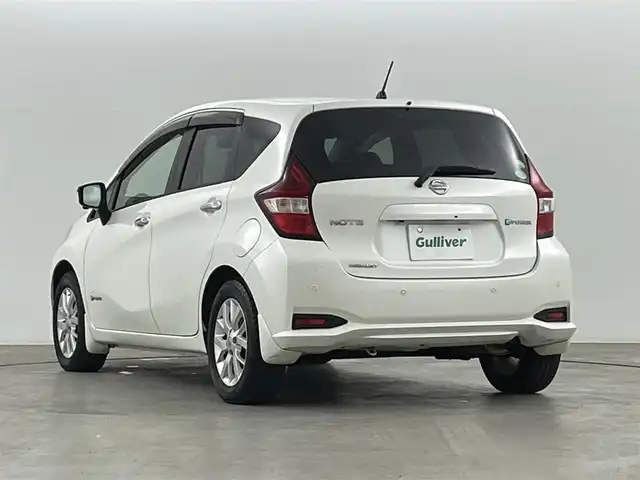 日産 ノート e－パワー メダリスト 福島県 2017(平29)年 7.4万km ブリリアントホワイトパール ワンオーナー/純正メモリーナビゲーション/型式：MM317D-W/【AM/FM/CD/DVD/SD/AUX/Bluetooth/フルセグTV】/・全方位カメラ/・デジタルインナーミラー/・社外ETC/衝突軽減ブレーキ/車線逸脱警報装置/前後コーナーセンサー/ステアリングスイッチ/レザーシート/LEDヘッドライト/・オートライト/純正15インチアルミホイール/純正フロアマット/電動格納ウィンカーミラー/横滑り防止装置/ABS/プッシュスタート/・スマートキー/・スペアキー/取扱説明書/・保証書