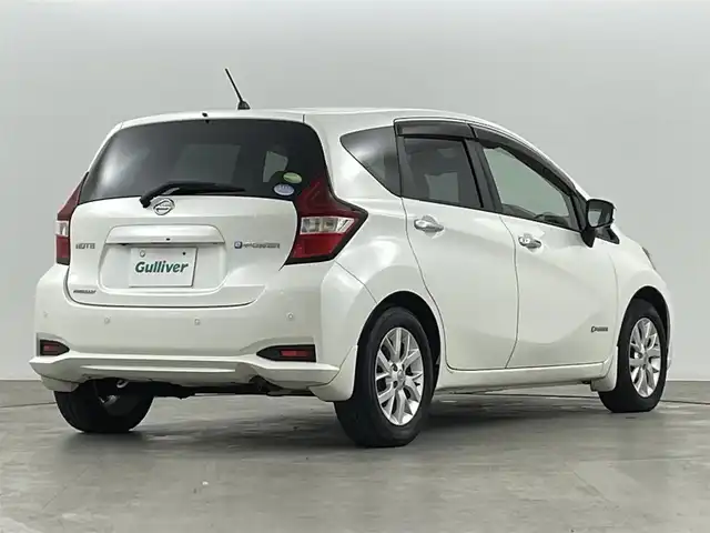 日産 ノート e－パワー メダリスト 福島県 2017(平29)年 7.4万km ブリリアントホワイトパール ワンオーナー/純正メモリーナビゲーション/型式：MM317D-W/【AM/FM/CD/DVD/SD/AUX/Bluetooth/フルセグTV】/・全方位カメラ/・デジタルインナーミラー/・社外ETC/衝突軽減ブレーキ/車線逸脱警報装置/前後コーナーセンサー/ステアリングスイッチ/レザーシート/LEDヘッドライト/・オートライト/純正15インチアルミホイール/純正フロアマット/電動格納ウィンカーミラー/横滑り防止装置/ABS/プッシュスタート/・スマートキー/・スペアキー/取扱説明書/・保証書
