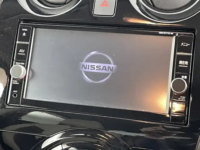 日産 ノート e－パワー メダリスト 福島県 2017(平29)年 7.4万km ブリリアントホワイトパール ワンオーナー/純正メモリーナビゲーション/型式：MM317D-W/【AM/FM/CD/DVD/SD/AUX/Bluetooth/フルセグTV】/・全方位カメラ/・デジタルインナーミラー/・社外ETC/衝突軽減ブレーキ/車線逸脱警報装置/前後コーナーセンサー/ステアリングスイッチ/レザーシート/LEDヘッドライト/・オートライト/純正15インチアルミホイール/純正フロアマット/電動格納ウィンカーミラー/横滑り防止装置/ABS/プッシュスタート/・スマートキー/・スペアキー/取扱説明書/・保証書