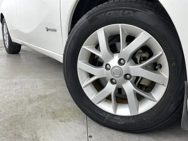 日産 ノート e－パワー メダリスト 福島県 2017(平29)年 7.4万km ブリリアントホワイトパール ワンオーナー/純正メモリーナビゲーション/型式：MM317D-W/【AM/FM/CD/DVD/SD/AUX/Bluetooth/フルセグTV】/・全方位カメラ/・デジタルインナーミラー/・社外ETC/衝突軽減ブレーキ/車線逸脱警報装置/前後コーナーセンサー/ステアリングスイッチ/レザーシート/LEDヘッドライト/・オートライト/純正15インチアルミホイール/純正フロアマット/電動格納ウィンカーミラー/横滑り防止装置/ABS/プッシュスタート/・スマートキー/・スペアキー/取扱説明書/・保証書