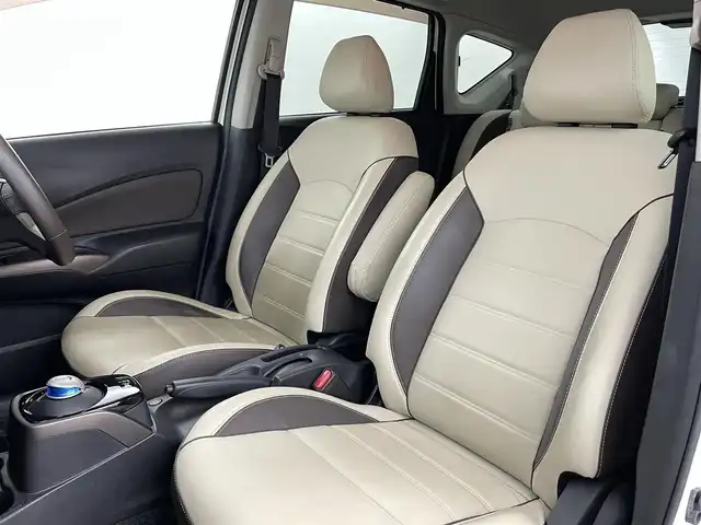 日産 ノート e－パワー メダリスト 福島県 2017(平29)年 7.4万km ブリリアントホワイトパール ワンオーナー/純正メモリーナビゲーション/型式：MM317D-W/【AM/FM/CD/DVD/SD/AUX/Bluetooth/フルセグTV】/・全方位カメラ/・デジタルインナーミラー/・社外ETC/衝突軽減ブレーキ/車線逸脱警報装置/前後コーナーセンサー/ステアリングスイッチ/レザーシート/LEDヘッドライト/・オートライト/純正15インチアルミホイール/純正フロアマット/電動格納ウィンカーミラー/横滑り防止装置/ABS/プッシュスタート/・スマートキー/・スペアキー/取扱説明書/・保証書