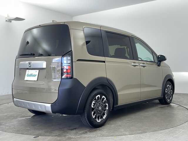 ホンダ フリード ハイブリット e:HEV クロスター 兵庫県 2025(令7)年 0.1万km未満 ベージュ ・純正9インチナビ　（LXM-242ZFNI）/　Bluetoothオーディオ/　USB接続/　フルセグテレビ/　Apple CarPlay/  Android Auto/・バックカメラ/・レーダークルーズコントロール/・レーンキープアシスト/・衝突被害軽減システム/・ホンダセンシング/・ブラインドスポットモニター/・両側パワースライドドア/・三列シート/・ウォークスルー/・シートヒーター（運転席・助手席）/・純正15インチアルミホイール/・ABS/・横滑り防止機能/・前後コーナーセンサー/・盗難防止装置/・オートライト/・オートマチックハイビーム/・LEDヘッドライト/・W＋サイドエアバック/・カーテンエアバック/・電動パーキングブレーキ/・スマートキー/・AACエアコン
