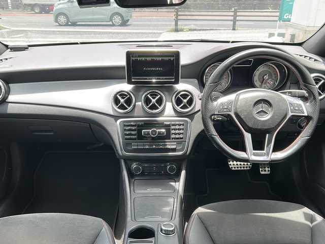 メルセデス・ベンツ ＣＬＡ１８０ AMGライン 沖縄県 2014(平26)年 3.8万km カルサイトホワイト 純正ナビ　/(AM/FM/Bluetooth)/バックカメラ　/運転席メモリー付きパワーシート　/ハーフレザーシート　/レーダークルーズコントロール　/ブラインドスポットアシスト　/レーンキープアシスト　/前後コーナーセンサー　/電動リアゲート/衝突軽減防止装置/純正18インチアルミホイール