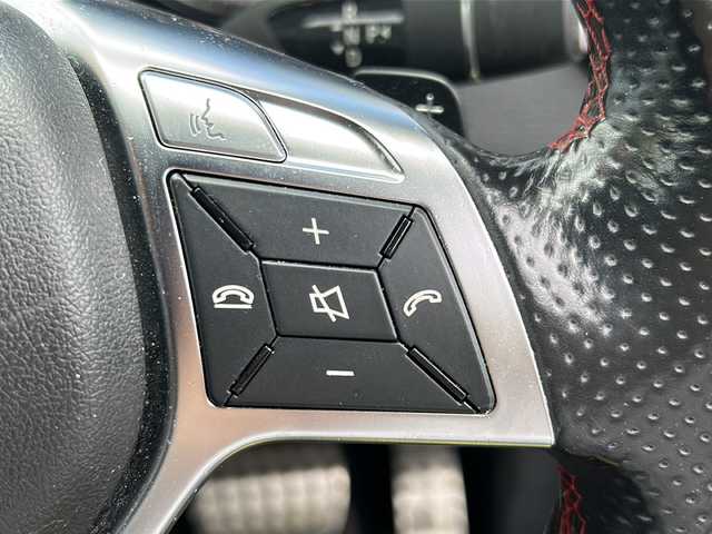 メルセデス・ベンツ ＣＬＡ１８０ AMGライン 沖縄県 2014(平26)年 3.8万km カルサイトホワイト 純正ナビ　/(AM/FM/Bluetooth)/バックカメラ　/運転席メモリー付きパワーシート　/ハーフレザーシート　/レーダークルーズコントロール　/ブラインドスポットアシスト　/レーンキープアシスト　/前後コーナーセンサー　/電動リアゲート/衝突軽減防止装置/純正18インチアルミホイール