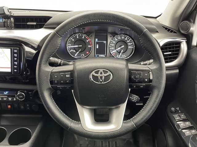 トヨタ ハイラックス Z 長野県 2021(令3)年 3.2万km アティチュードブラックマイカ 4WD/ワンオーナー/純正SDナビ&フルセグTV&CD&USB&BT/トヨタセーフティセンス/アダプティブクルーズコントロール/レーンディパーチャーアラート/プリクラッシュセーフティ/コーナーセンサー/ロードサインアシスト/ステアリングスイッチ/バックカメラ/ETC/LEDヘッドライト/オートライト/フロントフォグランプ/リアフォグランプ/電動格納ミラー/ウィンカーミラー/純正17インチAW装着/社外ラバーマット/純正ドアバイザー/GRマッドガード/GRヘッドライナー/ディーラーOPハードトノカバー/プッシュスタート/スマートキー/スペアキー1本/取扱説明書/新車保証書