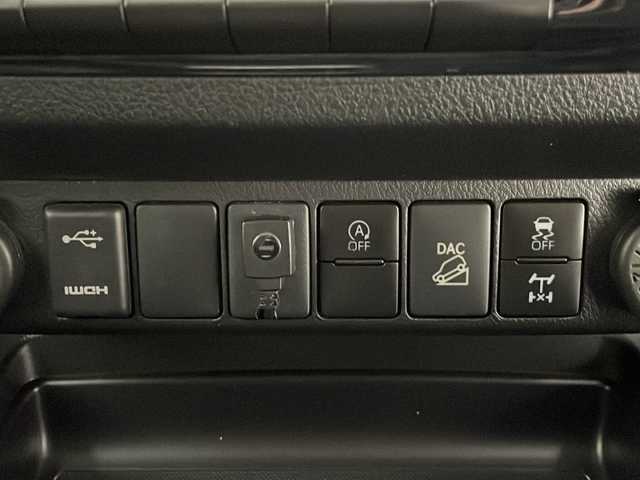 トヨタ ハイラックス Z 長野県 2021(令3)年 3.2万km アティチュードブラックマイカ 4WD/ワンオーナー/純正SDナビ&フルセグTV&CD&USB&BT/トヨタセーフティセンス/アダプティブクルーズコントロール/レーンディパーチャーアラート/プリクラッシュセーフティ/コーナーセンサー/ロードサインアシスト/ステアリングスイッチ/バックカメラ/ETC/LEDヘッドライト/オートライト/フロントフォグランプ/リアフォグランプ/電動格納ミラー/ウィンカーミラー/純正17インチAW装着/社外ラバーマット/純正ドアバイザー/GRマッドガード/GRヘッドライナー/ディーラーOPハードトノカバー/プッシュスタート/スマートキー/スペアキー1本/取扱説明書/新車保証書