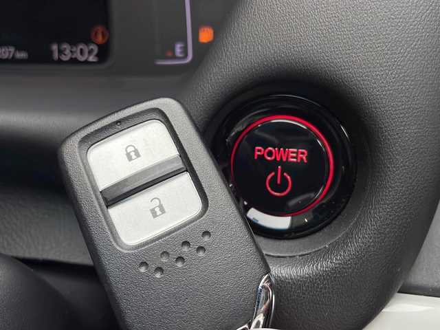 ホンダ フィット e:HEVホーム 愛知県 2020(令2)年 4.4万km プラチナホワイトパール ホンダセンシング/衝突軽減システム/純正９型SDナビ/レーダークルーズコントロール/フルセグ/CD/Bluetooth/バックカメラ/コーナーセンサー/LEDヘッドライト/オートマチックハイビーム/ドライブレコーダー/ETC/ステアリングスイッチ/スマートキー/プッシュスタート