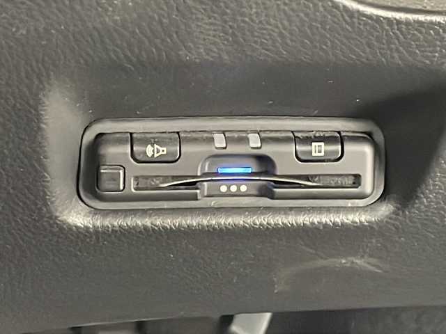 ホンダ フィット e:HEVホーム 沖縄県 2020(令2)年 4.4万km プラチナホワイトパール 純正９型SDナビ(VXU-205FTi)/　（フルセグTV/CD/Bluetooth）/バックカメラ/ドライブレコーダー/ETC/ホンダセンシング/衝突軽減システム/レーダークルーズコントロール/コーナーセンサー/LEDヘッドライト/オートマチックハイビーム/ステアリングスイッチ/スマートキー/プッシュスタート