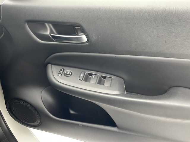 ホンダ フィット e:HEVホーム 沖縄県 2020(令2)年 4.4万km プラチナホワイトパール 純正９型SDナビ(VXU-205FTi)/　（フルセグTV/CD/Bluetooth）/バックカメラ/ドライブレコーダー/ETC/ホンダセンシング/衝突軽減システム/レーダークルーズコントロール/コーナーセンサー/LEDヘッドライト/オートマチックハイビーム/ステアリングスイッチ/スマートキー/プッシュスタート