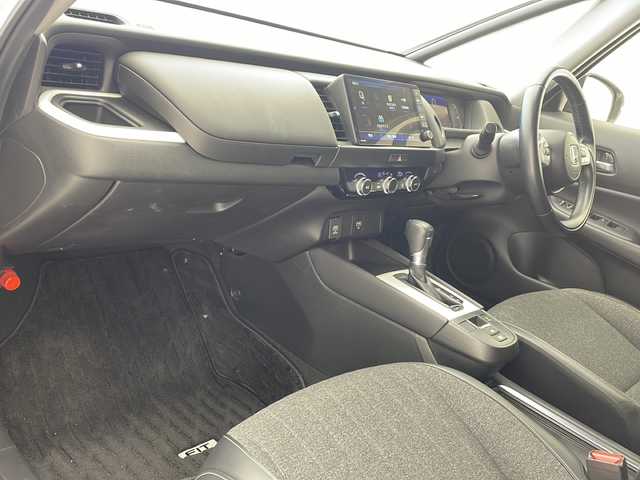 ホンダ フィット e:HEVホーム 沖縄県 2020(令2)年 4.4万km プラチナホワイトパール 純正９型SDナビ(VXU-205FTi)/　（フルセグTV/CD/Bluetooth）/バックカメラ/ドライブレコーダー/ETC/ホンダセンシング/衝突軽減システム/レーダークルーズコントロール/コーナーセンサー/LEDヘッドライト/オートマチックハイビーム/ステアリングスイッチ/スマートキー/プッシュスタート