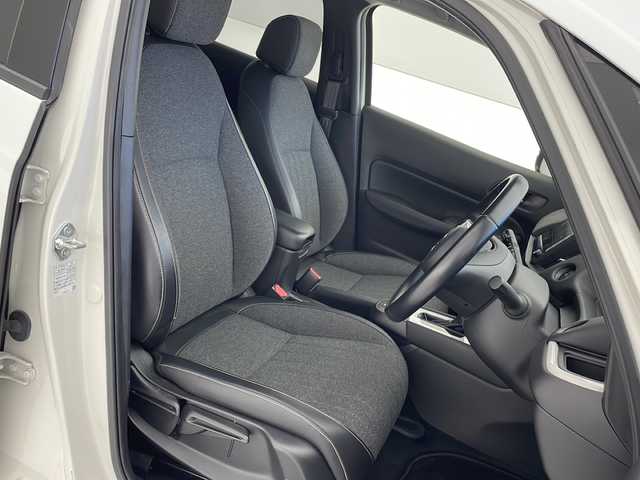 ホンダ フィット e:HEVホーム 沖縄県 2020(令2)年 4.4万km プラチナホワイトパール 純正９型SDナビ(VXU-205FTi)/　（フルセグTV/CD/Bluetooth）/バックカメラ/ドライブレコーダー/ETC/ホンダセンシング/衝突軽減システム/レーダークルーズコントロール/コーナーセンサー/LEDヘッドライト/オートマチックハイビーム/ステアリングスイッチ/スマートキー/プッシュスタート