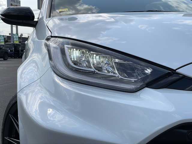 トヨタ ＧＲヤリス RZ ハイパフォーマンス 道北・旭川 2024(令6)年 0.4万km プラチナホワイトパールマイカ ・４WD/・禁煙車/・JBLサウンド/・寒冷地仕様/・GRロゴ入り空冷インタークーラー/・インタークーラー冷却スプレー機能/・純正BBS製10本スポーク鍛造アルミホイール/・トヨタセーフティーセンス/LDA/BSM/PCS/RCTA/PKSB/SEA/・８インチディスプレイオーディオナビ/BT/TV/USB/アンドロイドオート/・バックモニター/・純正ドライブレコーダー前後/・ビルトインETC2.0/・４WDドライブセレクト/ノーマル/グラベル/トラック/・ドライブモードセレクト/・ハーフレザーシート/・シートヒーター/・革巻きステアリング/・ステアリングヒーター/・ステアリングスイッチ/・パドルシフト/・オートエアコン/・フロントデアイサー/・ミラーヒーター/・LEDヘッドライト/・カーボン調ルーフ/・保証書/・取説