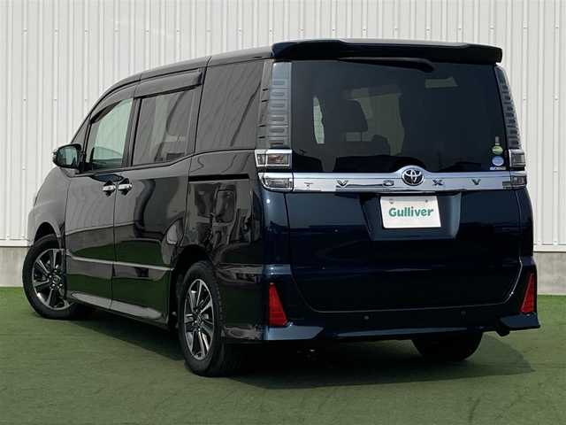 トヨタ ヴォクシー ZS 煌Ⅱ 香川県 2020(令2)年 5.7万km ブラッキッシュアゲハガラスフレーク 登録時走行距離：56377km/純正10型SDナビゲーション/→CD/DVD 再生/→フルセグTV/バックカメラ/両側パワースライドドア/衝突被害軽減システム/クルーズコントロール/レーンキープアシスト/オートハイビーム/LEDオートライト/フォグランプ/ビルトインETC/電格ウィンカーミラー/横滑り防止装置/アイドリングストップ/後席サンシェード/スマートキー