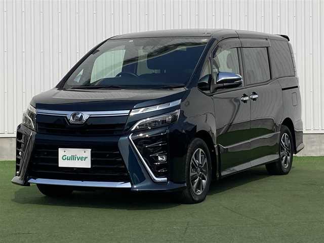 トヨタ ヴォクシー ZS 煌Ⅱ 香川県 2020(令2)年 5.7万km ブラッキッシュアゲハガラスフレーク 登録時走行距離：56377km/純正10型SDナビゲーション/→CD/DVD 再生/→フルセグTV/バックカメラ/両側パワースライドドア/衝突被害軽減システム/クルーズコントロール/レーンキープアシスト/オートハイビーム/LEDオートライト/フォグランプ/ビルトインETC/電格ウィンカーミラー/横滑り防止装置/アイドリングストップ/後席サンシェード/スマートキー