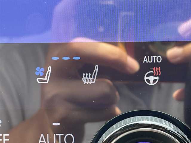 レクサス ＮＸ 250 バージョンL 滋賀県 2022(令4)年 3万km グラファイトブラックガラスフレーク ムーンルーフ/14型ディスプレイオーディオ/・Bluetooth/フルセグ/パノラミックビューモニター/革巻きステアリング/ステアリングリモコン/パドルシフト/ステアリングヒーター/前後ドラレコ/茶革シート/メモリ機能付きパワーシート/全席シートヒーター/前席シートベンチレーション/パワーバックドア/ヘッドアップディスプレイ/三眼フルLEDヘッドライト/フォグライト/オートリトラミラー/セーフティシステムプラス/・プリクラッシュセーフティ/・レーンディパーチャーアラート/・アダプティブハイビーム/・レーダークルーズコントロール/・ブラインドスポットモニター/・プロアクティブドライビングアシスト/・先行車発進告知/・発進遅れ告知/・パーキングサポートブレーキ/スマートキー・