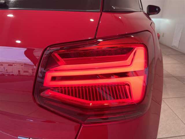 アウディ Ｑ２ 1．0 TFSI スポーツ 愛知県 2017(平29)年 3.6万km 赤 バーチャルコクピット　/ＭＭＩナビゲーション　/Ｂｌｕｅｔｏｏｔｈ　/バックカメラ　/フルセグＴＶ　/ＡＣＣ　/ＬＫＡ　/ＳＡ　/ＢＳＭ　/革シート　/シートＨ　/パワーゲート　/ドライブレコーダー　/ＥＴＣ２．０/プッシュスタート/ウィンカーミラー/アイドリングストップ