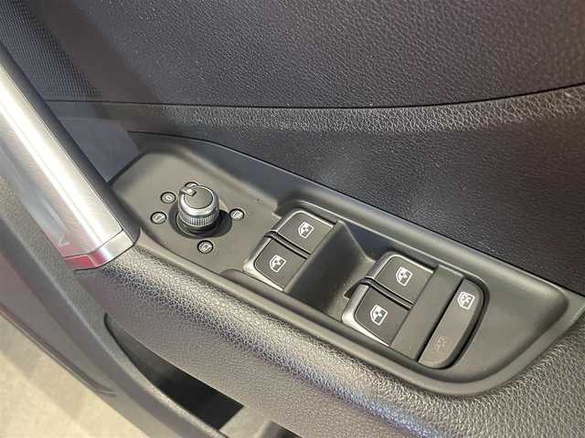 アウディ Ｑ２ 1．0 TFSI スポーツ 愛知県 2017(平29)年 3.6万km 赤 バーチャルコクピット　/ＭＭＩナビゲーション　/Ｂｌｕｅｔｏｏｔｈ　/バックカメラ　/フルセグＴＶ　/ＡＣＣ　/ＬＫＡ　/ＳＡ　/ＢＳＭ　/革シート　/シートＨ　/パワーゲート　/ドライブレコーダー　/ＥＴＣ２．０/プッシュスタート/ウィンカーミラー/アイドリングストップ