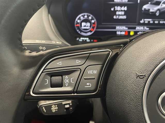 アウディ Ｑ２ 1．0 TFSI スポーツ 愛知県 2017(平29)年 3.6万km 赤 バーチャルコクピット　/ＭＭＩナビゲーション　/Ｂｌｕｅｔｏｏｔｈ　/バックカメラ　/フルセグＴＶ　/ＡＣＣ　/ＬＫＡ　/ＳＡ　/ＢＳＭ　/革シート　/シートＨ　/パワーゲート　/ドライブレコーダー　/ＥＴＣ２．０/プッシュスタート/ウィンカーミラー/アイドリングストップ