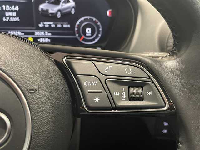 アウディ Ｑ２ 1．0 TFSI スポーツ 愛知県 2017(平29)年 3.6万km 赤 バーチャルコクピット　/ＭＭＩナビゲーション　/Ｂｌｕｅｔｏｏｔｈ　/バックカメラ　/フルセグＴＶ　/ＡＣＣ　/ＬＫＡ　/ＳＡ　/ＢＳＭ　/革シート　/シートＨ　/パワーゲート　/ドライブレコーダー　/ＥＴＣ２．０/プッシュスタート/ウィンカーミラー/アイドリングストップ