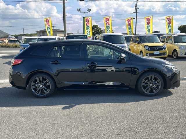 トヨタ カローラツーリング ハイブリッド ダブルバイビー 香川県 2023(令5)年 4.1万km アティチュードブラックマイカ 純正ナビ（フルセグTV/BT)/バックカメラ/ステアリングヒーター/ブラインドスポットモニター/ヘッドライトレベライザー/後退時交差車両検知警報システム/安心降車アシスト/ロードサインアシスト/シートヒーター/コーナーセンサー/オートライト/アイドリングストップ/ビルトインETC2.0