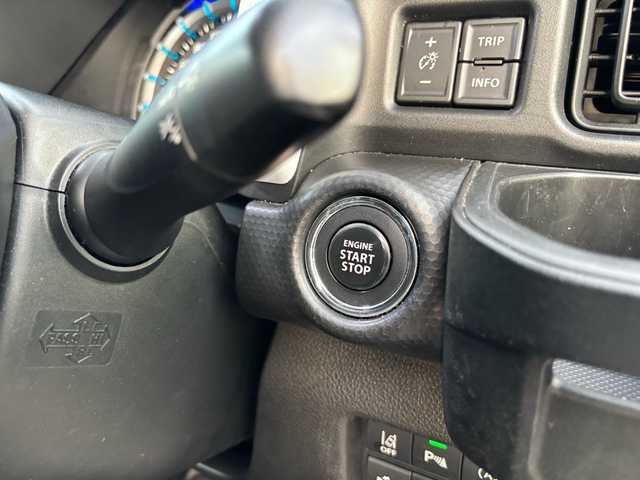 スズキ ハスラー HYBRID G 福岡県 2020(令2)年 3.4万km ピュアホワイトP KENWOODナビ/（ワンセグ・ラジオ・DVD・CD・iPad）/プリクラッシュセーフティー/クリアランスソナー/アイドリングストップ/横滑り防止システム/車線逸脱警報/USB/プッシュスタート/シートヒーター前席/ステアリングリモコン/純正フロアマット/オートライト/保証書/取扱説明書