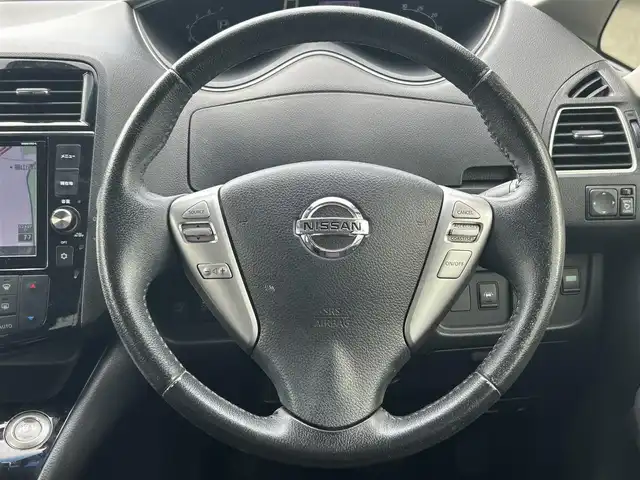 日産 セレナ HWS S HV Vセレ +Sefty 福岡県 2016(平28)年 5.8万km ダイヤモンドブラック ワンオーナー/純正ディーラーナビ（フルセグTV・DVD・Bluetooth・CD）/フリップダウンモニター/両側電動スライドドア/三列シート/ETC/クルーズコントロール/バックカメラ/ドライブレコーダー/革巻きステアリング/WACエアコン/ウインカーミラー/ウォークスルー/チップアップシート/エマ―ジョンシーブレーキ/純正フロアマット/純正アルミホイール/LEDヘッドライト/オートライト/フォグランプ/プッシュスタートボタン/スマートキー/ドアバイザー/アイドリングストップ/ABS/横滑り防止装置/盗難防止装置/取扱説明書/保証書