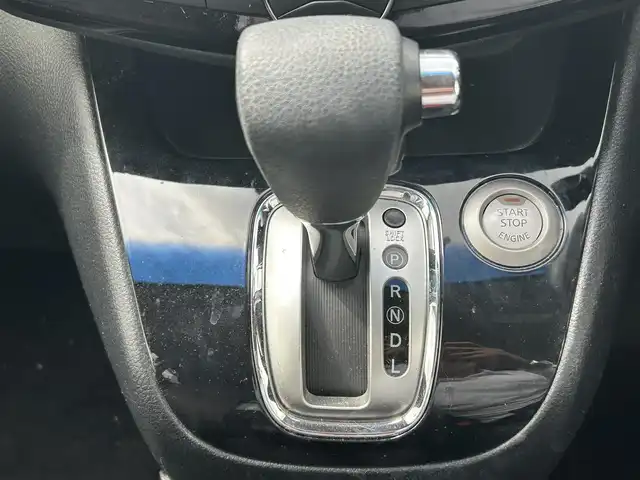 日産 セレナ HWS S HV Vセレ +Sefty 福岡県 2016(平28)年 5.8万km ダイヤモンドブラック ワンオーナー/純正ディーラーナビ（フルセグTV・DVD・Bluetooth・CD）/フリップダウンモニター/両側電動スライドドア/三列シート/ETC/クルーズコントロール/バックカメラ/ドライブレコーダー/革巻きステアリング/WACエアコン/ウインカーミラー/ウォークスルー/チップアップシート/エマ―ジョンシーブレーキ/純正フロアマット/純正アルミホイール/LEDヘッドライト/オートライト/フォグランプ/プッシュスタートボタン/スマートキー/ドアバイザー/アイドリングストップ/ABS/横滑り防止装置/盗難防止装置/取扱説明書/保証書