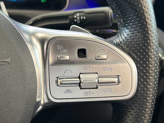 メルセデス・ベンツ Ａ１８０ スタイル AMGライン 岐阜県 2020(令2)年 2.8万km コスモスブラック アクティブブレーキアシスト/アクティブレーンキーピングアシスト/アテンションアシスト/アクティブステアリングアシスト/道路標識アシスト/レーンチェンジアシスト/ブラインドスポットアシスト/パークトロニック/ロケイタ―ライティング/インテリジェントライトシステム/アンビエントライト/ディストロニック・プラス/置くだけ充電/パドルシフト/LEDヘッドライト/電子パーキング/純正ドライブレコーダー/黒レザーシート/前席パワーシート/前席シートヒーター/ETC/Bluetooth/バックカメラ/フルセグTV