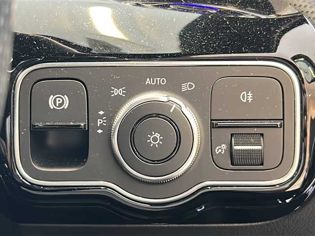 メルセデス・ベンツ Ａ１８０ スタイル AMGライン 岐阜県 2020(令2)年 2.8万km コスモスブラック アクティブブレーキアシスト/アクティブレーンキーピングアシスト/アテンションアシスト/アクティブステアリングアシスト/道路標識アシスト/レーンチェンジアシスト/ブラインドスポットアシスト/パークトロニック/ロケイタ―ライティング/インテリジェントライトシステム/アンビエントライト/ディストロニック・プラス/置くだけ充電/パドルシフト/LEDヘッドライト/電子パーキング/純正ドライブレコーダー/黒レザーシート/前席パワーシート/前席シートヒーター/ETC/Bluetooth/バックカメラ/フルセグTV