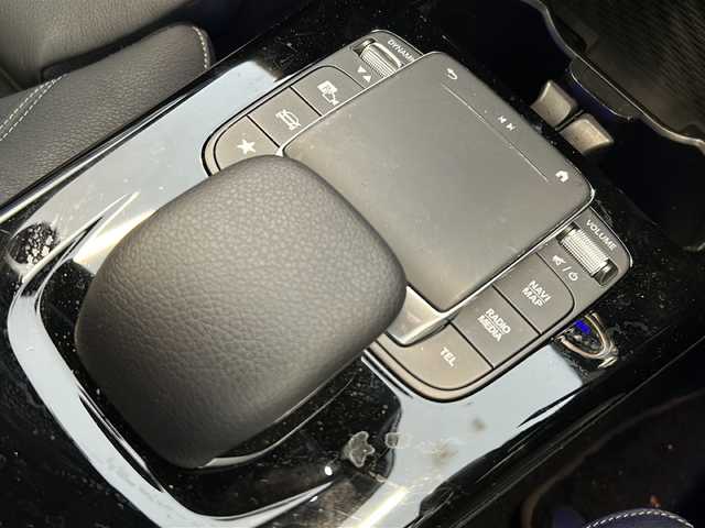 メルセデス・ベンツ Ａ１８０ スタイル AMGライン 岐阜県 2020(令2)年 2.8万km コスモスブラック アクティブブレーキアシスト/アクティブレーンキーピングアシスト/アテンションアシスト/アクティブステアリングアシスト/道路標識アシスト/レーンチェンジアシスト/ブラインドスポットアシスト/パークトロニック/ロケイタ―ライティング/インテリジェントライトシステム/アンビエントライト/ディストロニック・プラス/置くだけ充電/パドルシフト/LEDヘッドライト/電子パーキング/純正ドライブレコーダー/黒レザーシート/前席パワーシート/前席シートヒーター/ETC/Bluetooth/バックカメラ/フルセグTV