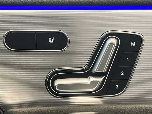 メルセデス・ベンツ Ａ１８０ スタイル AMGライン 岐阜県 2020(令2)年 2.8万km コスモスブラック アクティブブレーキアシスト/アクティブレーンキーピングアシスト/アテンションアシスト/アクティブステアリングアシスト/道路標識アシスト/レーンチェンジアシスト/ブラインドスポットアシスト/パークトロニック/ロケイタ―ライティング/インテリジェントライトシステム/アンビエントライト/ディストロニック・プラス/置くだけ充電/パドルシフト/LEDヘッドライト/電子パーキング/純正ドライブレコーダー/黒レザーシート/前席パワーシート/前席シートヒーター/ETC/Bluetooth/バックカメラ/フルセグTV