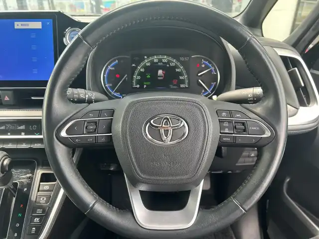 トヨタ ヴォクシー ハイブリッド S－Z 千葉県 2023(令5)年 4.4万km アティチュードブラックマイカ 純正10.5インチナビ/(AM FM フルセグTV HDMI CD DVD)/バックカメラ/14インチフリップダウンモニター/衝突被害軽減システム/車線逸脱警報/クルーズコントロール/ハーフレザーシート/両側パワースライドドア/横滑り防止装置/ビルトインETC2.0/LEDヘッドライト/フォグランプ/オートライト/ウィンカーミラー/電動格納ミラー/純正17インチAW/シートヒーター/シートリフター/プッシュスタート/スマートキー/フロアマット/ドアバイザー/取扱説明書