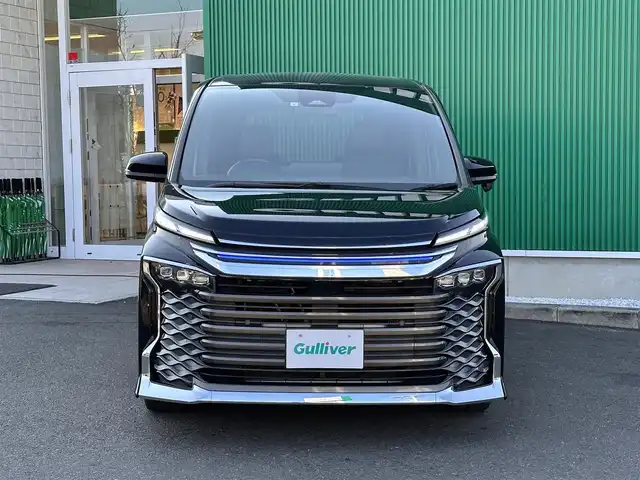 トヨタ ヴォクシー ハイブリッド S－Z 宮城県 2023(令5)年 4.4万km アティチュードブラックマイカ ディスプレイオーディオプラス/・コネクティッドナビ対応10.5インチディスプレイオーディオ/・車載メモリーナビ/・DVD/CD/・地デジTV/・USB入力/HDMI入力/・AppleCarPlay/AndroidAuto/・ETC2.0/プロジェクター式LEDヘッドランプ/デイライト/アダプティブハイビームシステム/＝＝＝/セーフティセンス/・プリクラッシュセーフティ/・レーントレーシングアシスト/・レーンディパーチャーアラート/・レーダークルーズコントロール/・オートマチックハイビーム/・ロードサインアシスト/・ドライバー異常時対応システム/・プロアクティブドライビングアシスト/・発進遅れ告知機能/パーキングサポートブレーキ（前後方静止物）/バックカメラ/純正14インチフリップダウンモニター（V14T-R72R）/AC100V/1500Wアクセサリーコンセント/両側パワースライドドア/ハーフレザーシート/シートヒーター/電動パーキングブレーキ/ブレーキホールド/LEDヘッドライト/オートライト/電動格納ミラー/純正17インチAW/純正フロアマット/純正ドアバイザー/取扱説明書