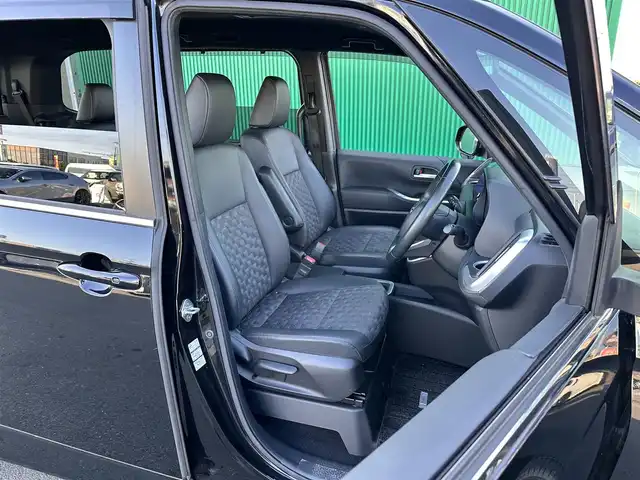 トヨタ ヴォクシー ハイブリッド S－Z 宮城県 2023(令5)年 4.4万km アティチュードブラックマイカ ディスプレイオーディオプラス/・コネクティッドナビ対応10.5インチディスプレイオーディオ/・車載メモリーナビ/・DVD/CD/・地デジTV/・USB入力/HDMI入力/・AppleCarPlay/AndroidAuto/・ETC2.0/プロジェクター式LEDヘッドランプ/デイライト/アダプティブハイビームシステム/＝＝＝/セーフティセンス/・プリクラッシュセーフティ/・レーントレーシングアシスト/・レーンディパーチャーアラート/・レーダークルーズコントロール/・オートマチックハイビーム/・ロードサインアシスト/・ドライバー異常時対応システム/・プロアクティブドライビングアシスト/・発進遅れ告知機能/パーキングサポートブレーキ（前後方静止物）/バックカメラ/純正14インチフリップダウンモニター（V14T-R72R）/AC100V/1500Wアクセサリーコンセント/両側パワースライドドア/ハーフレザーシート/シートヒーター/電動パーキングブレーキ/ブレーキホールド/LEDヘッドライト/オートライト/電動格納ミラー/純正17インチAW/純正フロアマット/純正ドアバイザー/取扱説明書