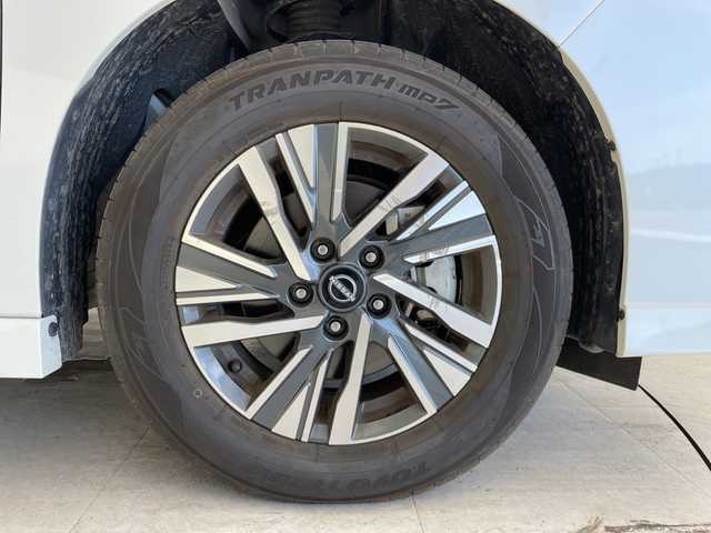 日産 セレナ ハイウェイスター V 愛知県 2023(令5)年 3.9万km プリズムホワイト プロパイロット/全方位カメラ/純正８型SDナビ/両側パワースライドドア/バックカメラ/コーナーセンサー/純正アルミホイール/LEDヘッドライト/インテリジェントミラー/ブラインドスポットモニター/Bluetooth/ドライブレコーダー/ETC/ステアリングスイッチ/スマートキー/プッシュスタート