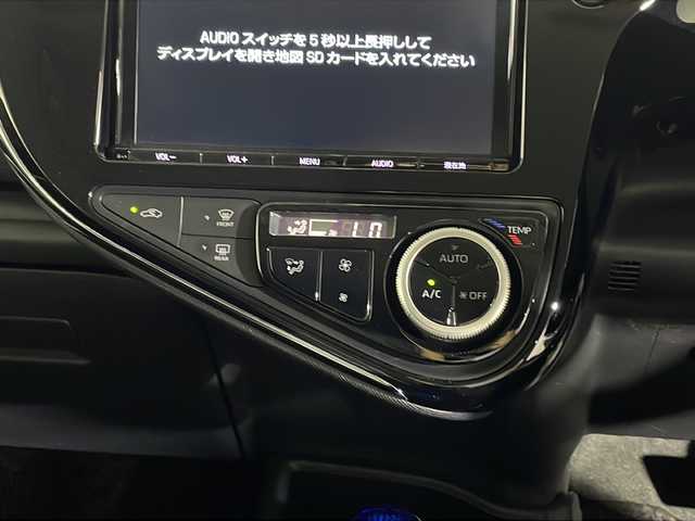 トヨタ アクア クロスオーバー 沖縄県 2018(平30)年 3万km ブラックマイカ 県外仕入れ　/禁煙車　/純正９インチナビ[NSZT-Y66T]/（フルセグＴＶ　ＣＤ　ＤＶＤ　Ｂｌｕｅｔｏｏｔｈ）/Toyota Safety Sense/・プリクラッシュセーフティ/・レーンディパーチャーアラート/・オートマチックハイビーム　/ＥＴＣ２．０　/前方ドライブレコーダー　/ハーフレザーシート　/ルーフレール　/スマートキー/横滑り防止装置/ステアリングスイッチ