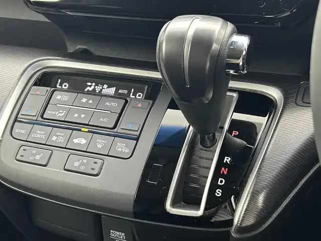 ホンダ ステップワゴン スパーダ クルスピセンシング 熊本県 2018(平30)年 6.6万km モダンスティールM 社外ナビPVIC-CL902（ＣＤ・ＤＶＤ・フルセグ・ＢＴ・ＳＤ・ＵＳＢ）/バックカメラ　/ビルトインＥＴＣ　/両側パワースライドドア　/クルーズコントロール　/前席シートヒーター　/衝突軽減ブレーキ　/レーンキープアシスト/先行車発進お知らせ機能/横滑り防止/アイドリングストップ/ハーフレザーシート/純正フロアマット/純正17インチAW/オートライト/LEDヘッドライト/スマートキー/プッシュスタート