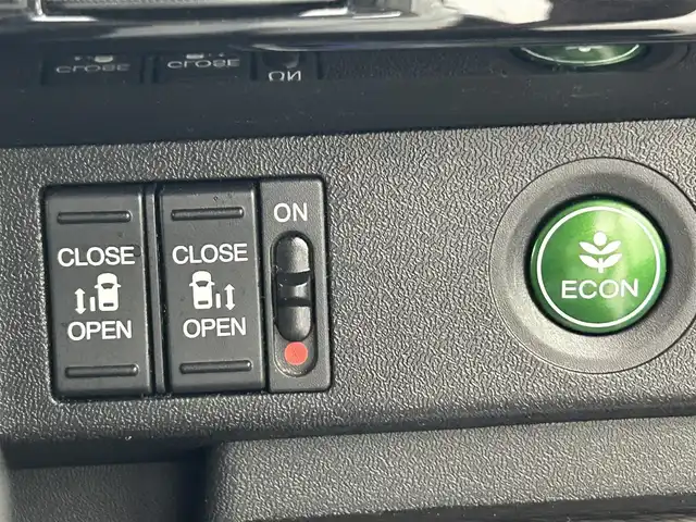 ホンダ ステップワゴン スパーダ クルスピセンシング 熊本県 2018(平30)年 6.6万km モダンスティールM 社外ナビPVIC-CL902（ＣＤ・ＤＶＤ・フルセグ・ＢＴ・ＳＤ・ＵＳＢ）/バックカメラ　/ビルトインＥＴＣ　/両側パワースライドドア　/クルーズコントロール　/前席シートヒーター　/衝突軽減ブレーキ　/レーンキープアシスト/先行車発進お知らせ機能/横滑り防止/アイドリングストップ/ハーフレザーシート/純正フロアマット/純正17インチAW/オートライト/LEDヘッドライト/スマートキー/プッシュスタート