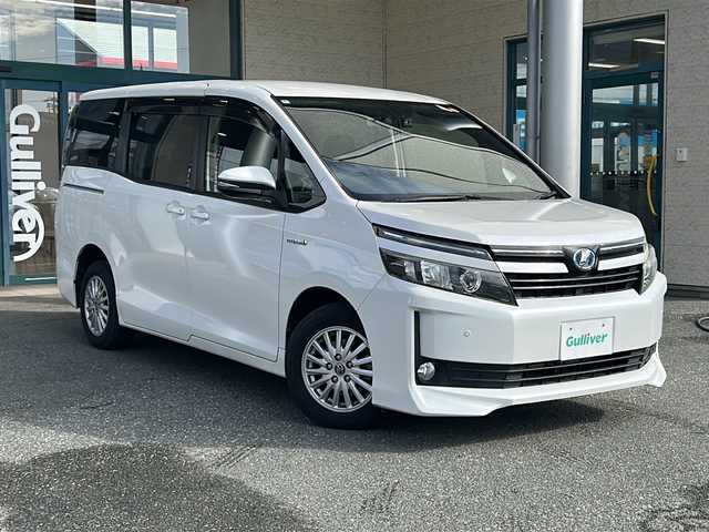 トヨタ ヴォクシー ハイブリッド V 愛知県 2014(平26)年 7.3万km ホワイトパールクリスタルシャイン 登録時走行距離72517キロ/社外ナ10インチナビ/(BT/CD/AMFMラジオ)/ビルトインETC/LEDオートヘッドランプ/シートヒーター(前席)/両側パワースライドドア/クルーズコントロール/革巻きステアリング/ステアリングスイッチ/スマートキー＆プッシュスタート/純正15インチアルミホイール/リアロールサンシェード/バックモニター/バックカメラ/前後方ドライブレコーダー/純正フロアマット/純正ドアバイザー/ワンオーナー/取扱説明書/保証書/整備記録簿
