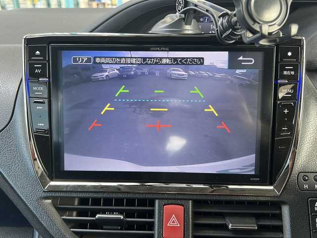 トヨタ ヴォクシー ハイブリッド V 愛知県 2014(平26)年 7.3万km ホワイトパールクリスタルシャイン 登録時走行距離72517キロ/社外ナ10インチナビ/(BT/CD/AMFMラジオ)/ビルトインETC/LEDオートヘッドランプ/シートヒーター(前席)/両側パワースライドドア/クルーズコントロール/革巻きステアリング/ステアリングスイッチ/スマートキー＆プッシュスタート/純正15インチアルミホイール/リアロールサンシェード/バックモニター/バックカメラ/前後方ドライブレコーダー/純正フロアマット/純正ドアバイザー/ワンオーナー/取扱説明書/保証書/整備記録簿