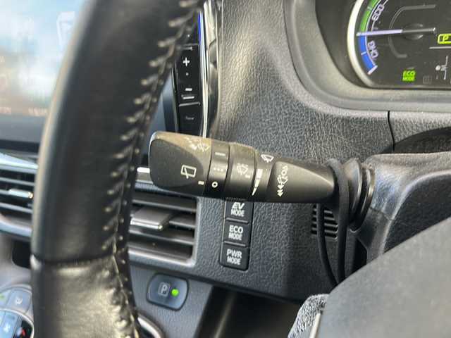 トヨタ ヴォクシー ハイブリッド V 愛知県 2014(平26)年 7.3万km ホワイトパールクリスタルシャイン 登録時走行距離72517キロ/社外ナ10インチナビ/(BT/CD/AMFMラジオ)/ビルトインETC/LEDオートヘッドランプ/シートヒーター(前席)/両側パワースライドドア/クルーズコントロール/革巻きステアリング/ステアリングスイッチ/スマートキー＆プッシュスタート/純正15インチアルミホイール/リアロールサンシェード/バックモニター/バックカメラ/前後方ドライブレコーダー/純正フロアマット/純正ドアバイザー/ワンオーナー/取扱説明書/保証書/整備記録簿